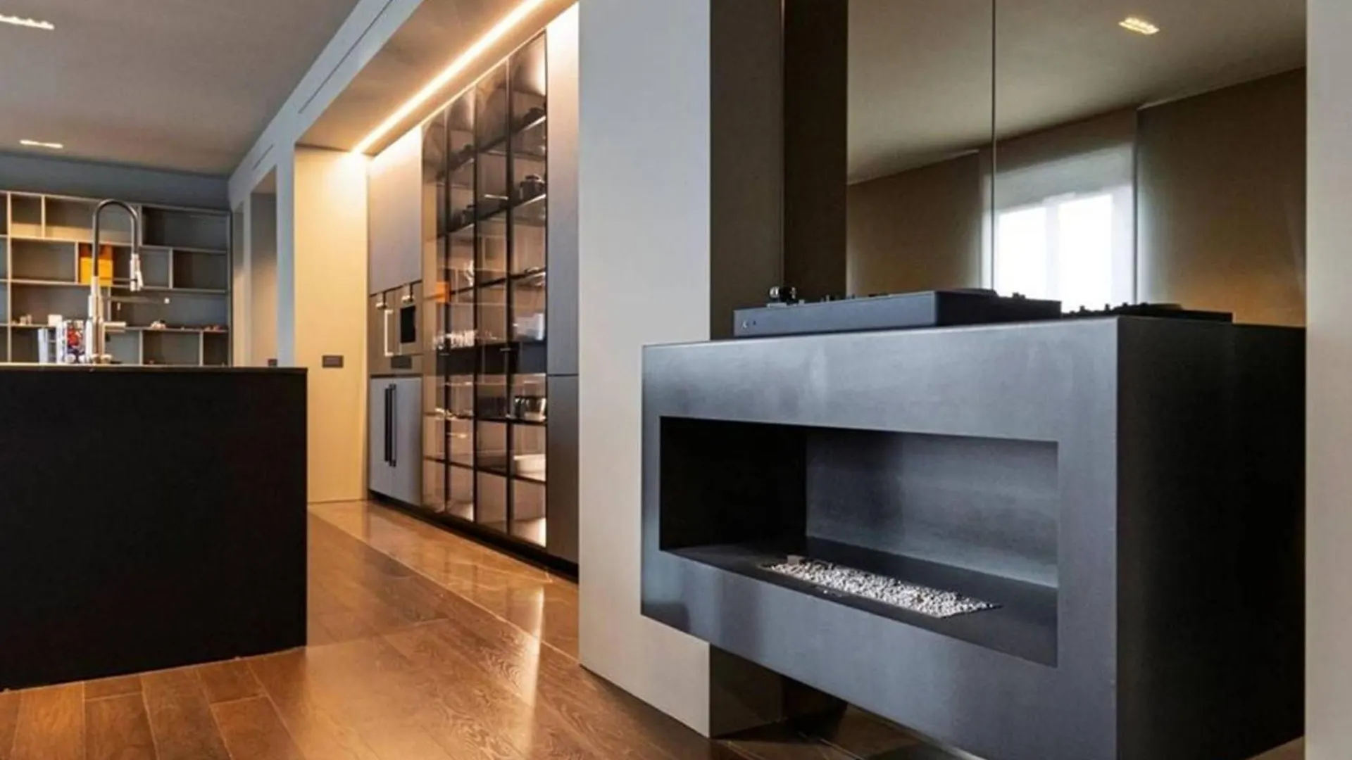 Rhein Crown - A Timeless Residence Above The River Cologne