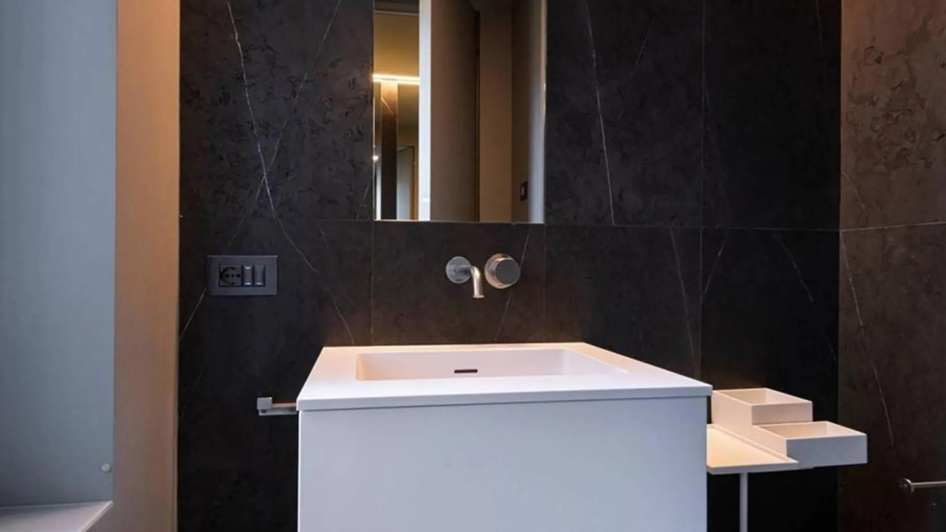 Apartment Rhein Crown - A Timeless Residence Above The River Cologne Germany