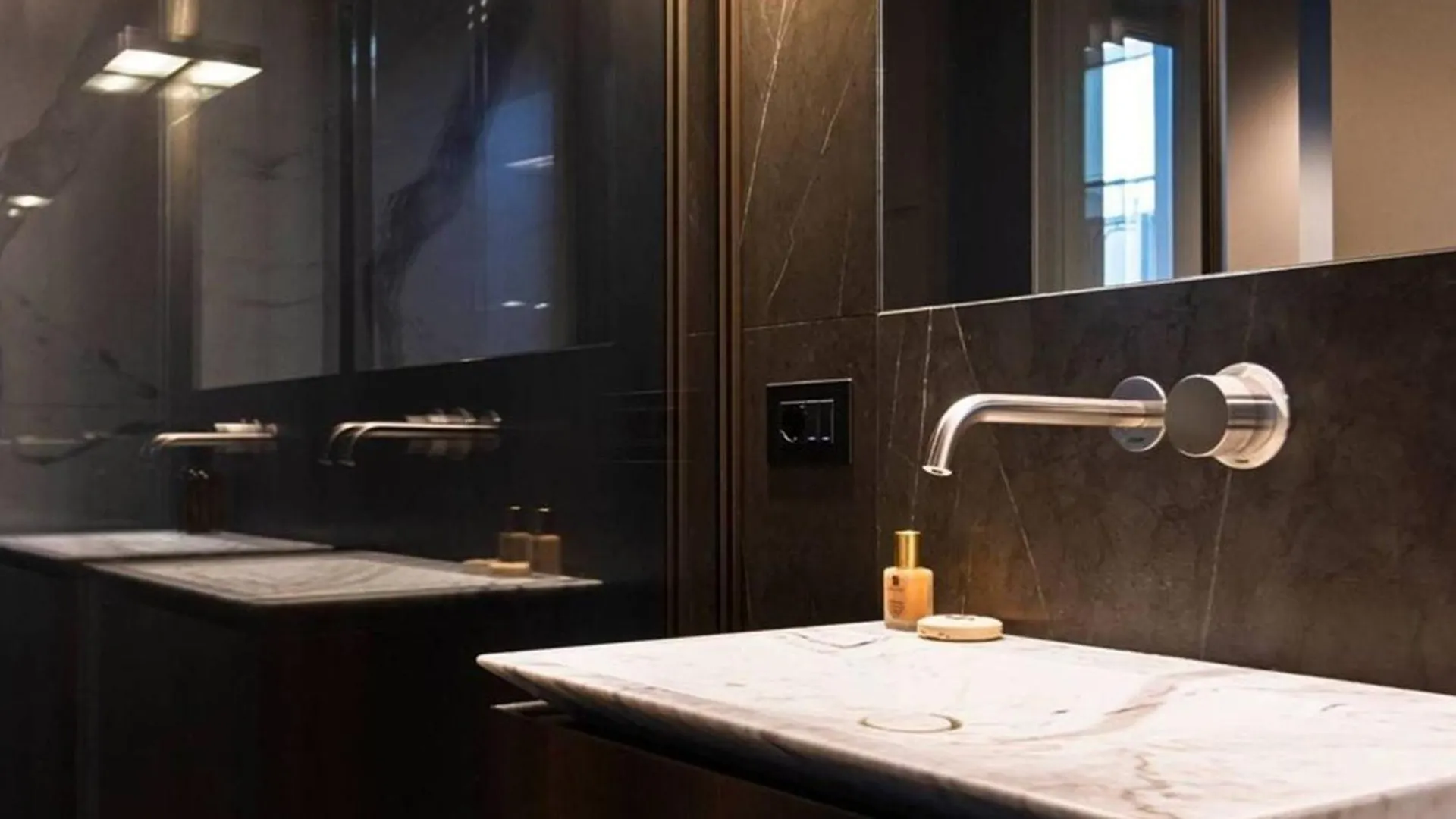 Appartement Rhein Crown - A Timeless Residence Above The River Cologne